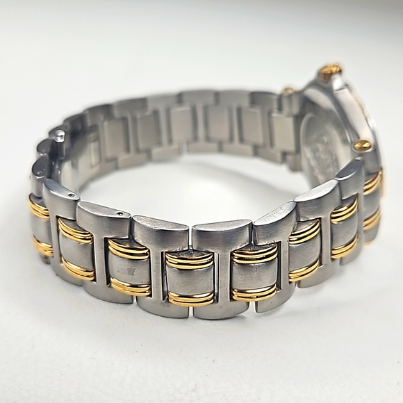 Authentic Gucci Watch 9040 M Mens Dial Quartz Two-Tone Link Date Watch - Picture 10 of 16